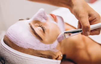 <p>Re-hydrates the skin and restores balance to lackluster skin. Removes dark patches and blotchiness caused by sun damage.</p>