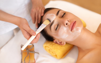<p>Highly concentrated herbal actives in this treatment have synergic effect that retain the complexion and make the skin brighter.</p>